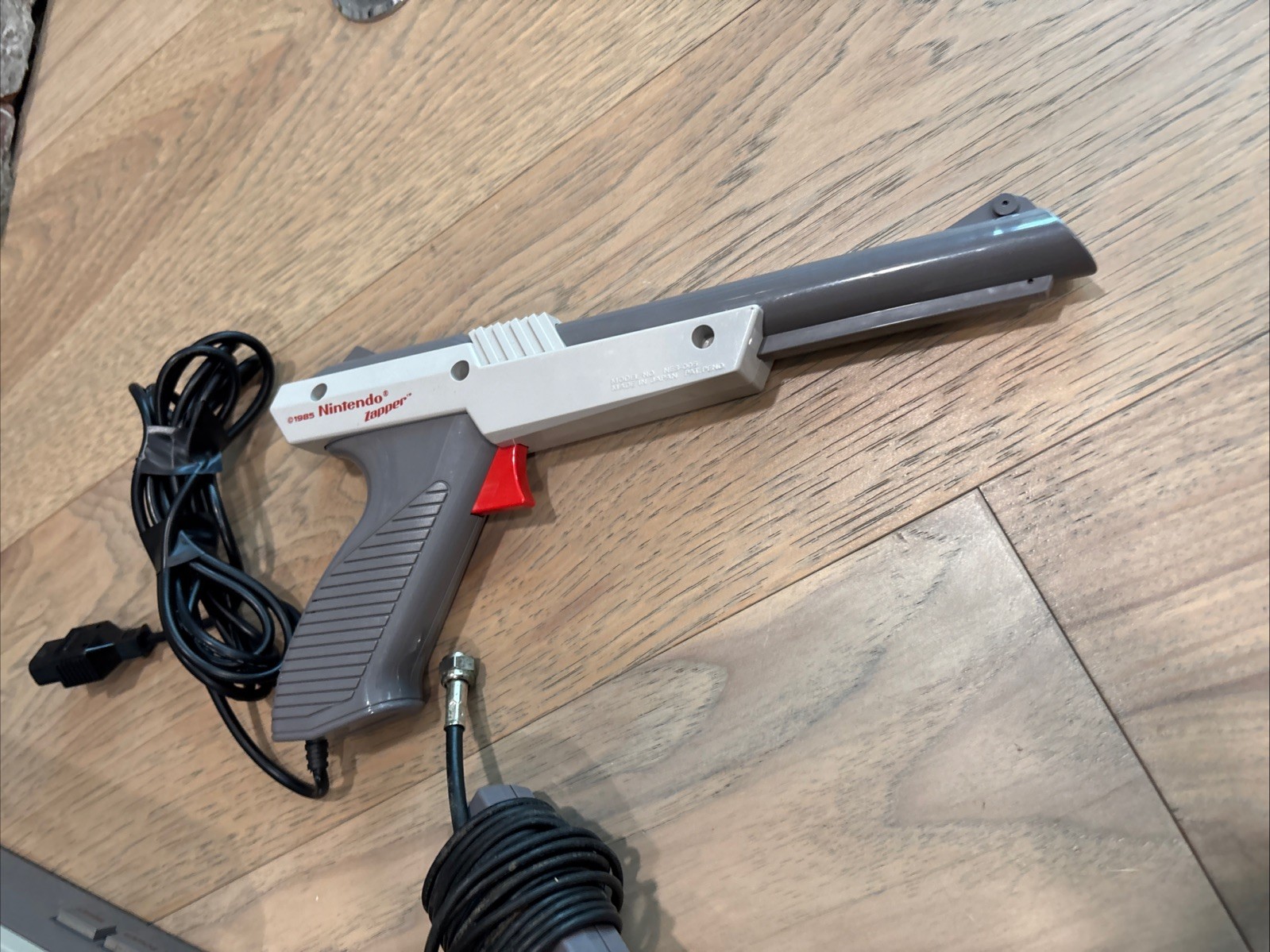 Original Nintendo NES Console W/ 2 Controllers, Zapper, 4 Games, Cords, Tested