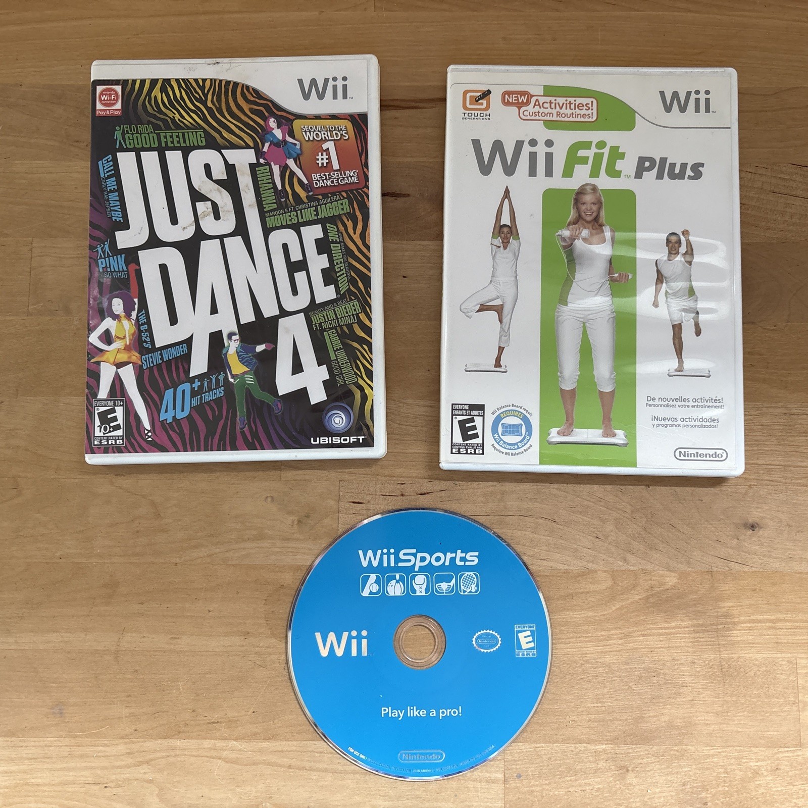 Nintendo Wii Blue RVL-101 Console Bundle w/ Controllers, Sensor Bar + 3 Games