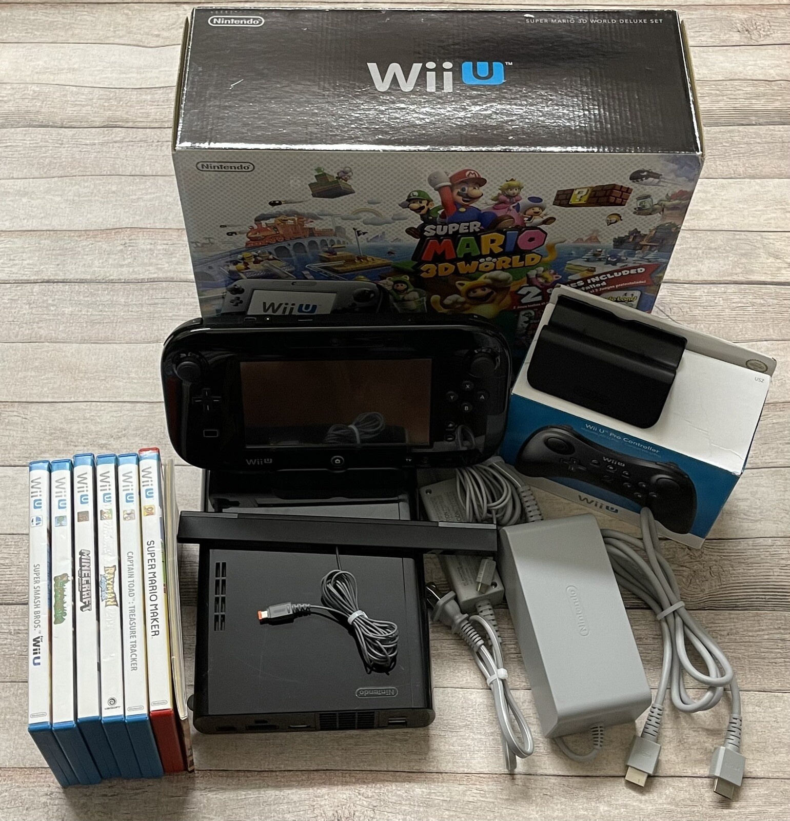 Nintendo Wii U 32GB Super Mario 3D World Deluxe Set & 8 Games Bundle