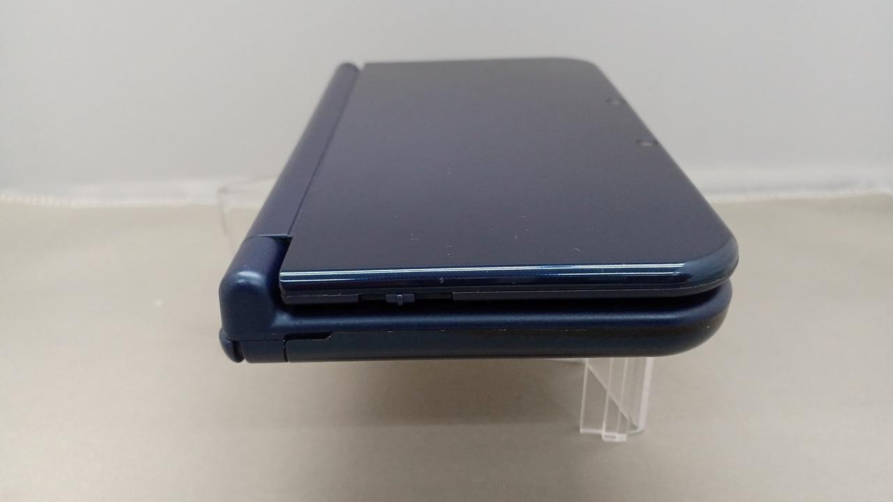 New Nintendo 3DS XL (LL) RED-001 Portable Gaming System Console A3359