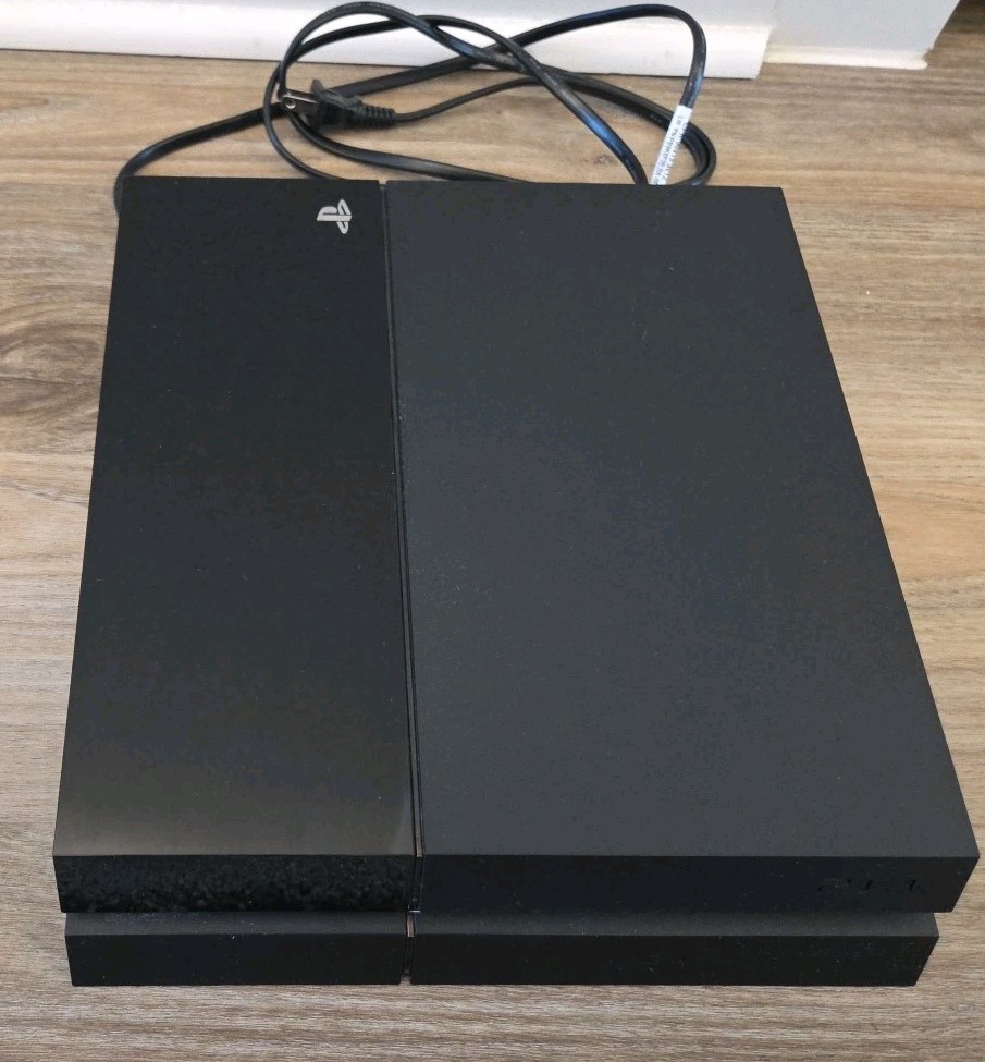 PlayStation 4 Console With 2 Games: BUNDLE