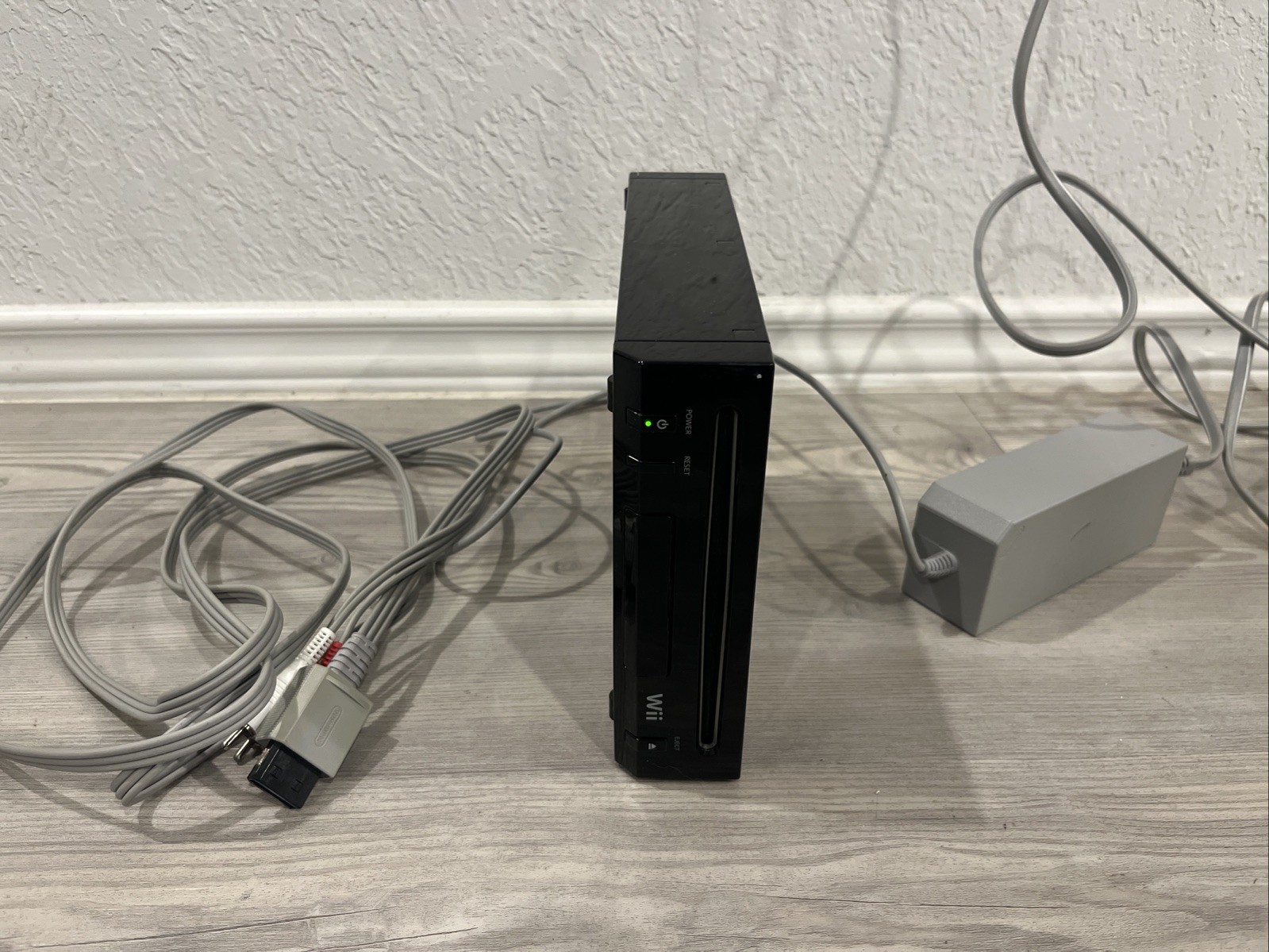 Nintendo Wii Console System, Black RVL-101 (USA) Console & Cords Tested Working
