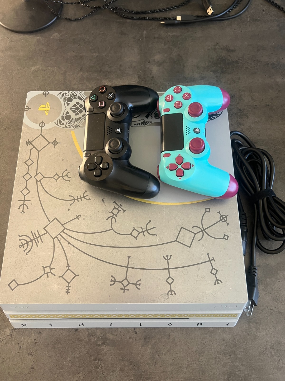 Sony PlayStation 4 Pro Limited Edition 1TB God Of War Edition + 2 Controllers