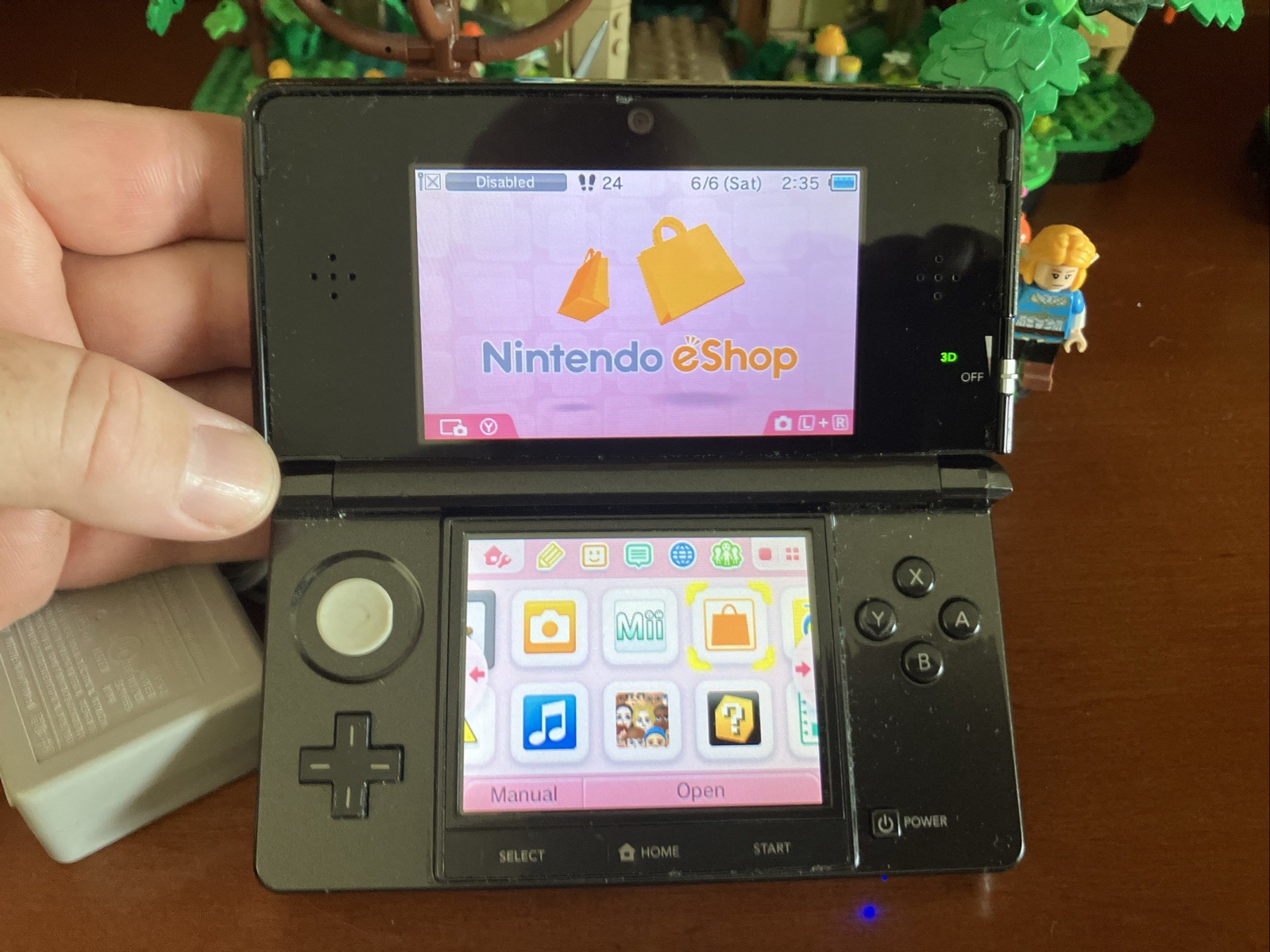 Nintendo 3DS Black CTR-001 Game System Console w/ Charger