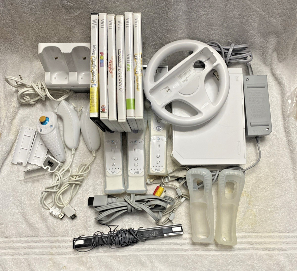 Nintendo Wii Console Bundle – White, 512MB, – Extra Controllers, Games