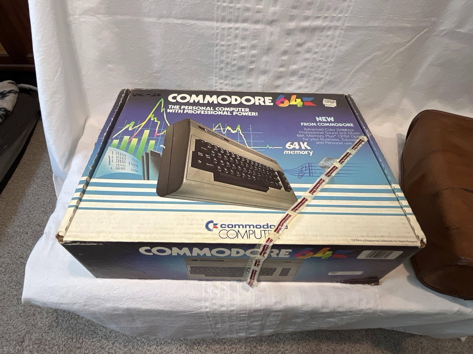 Commodore 64 Console + 1541 Disk Drive + Box/Accessories: Powers On – No Video