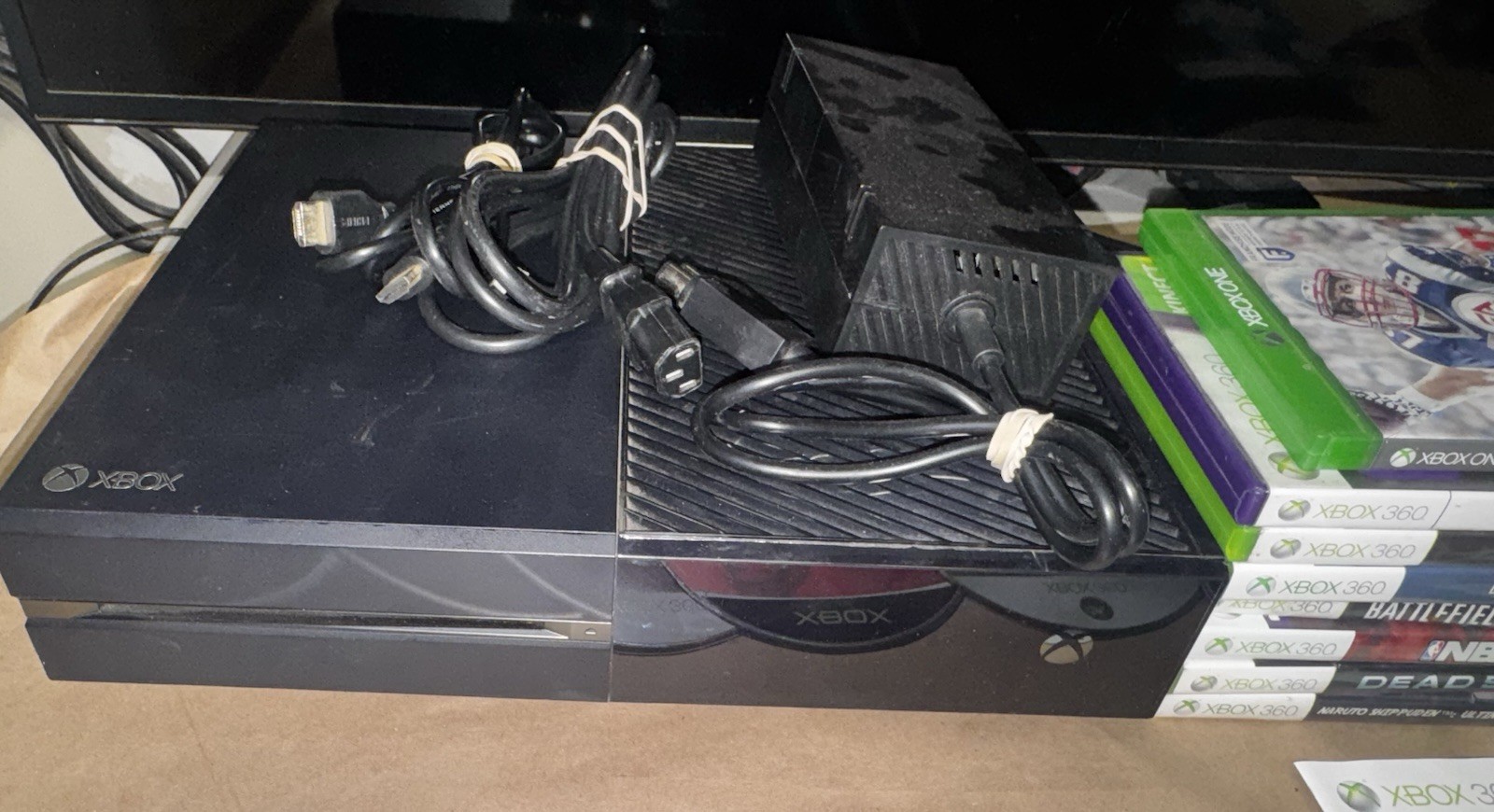 Microsoft Xbox One Original 500GB Console + 20 Xbox 360 Games – Console Tested