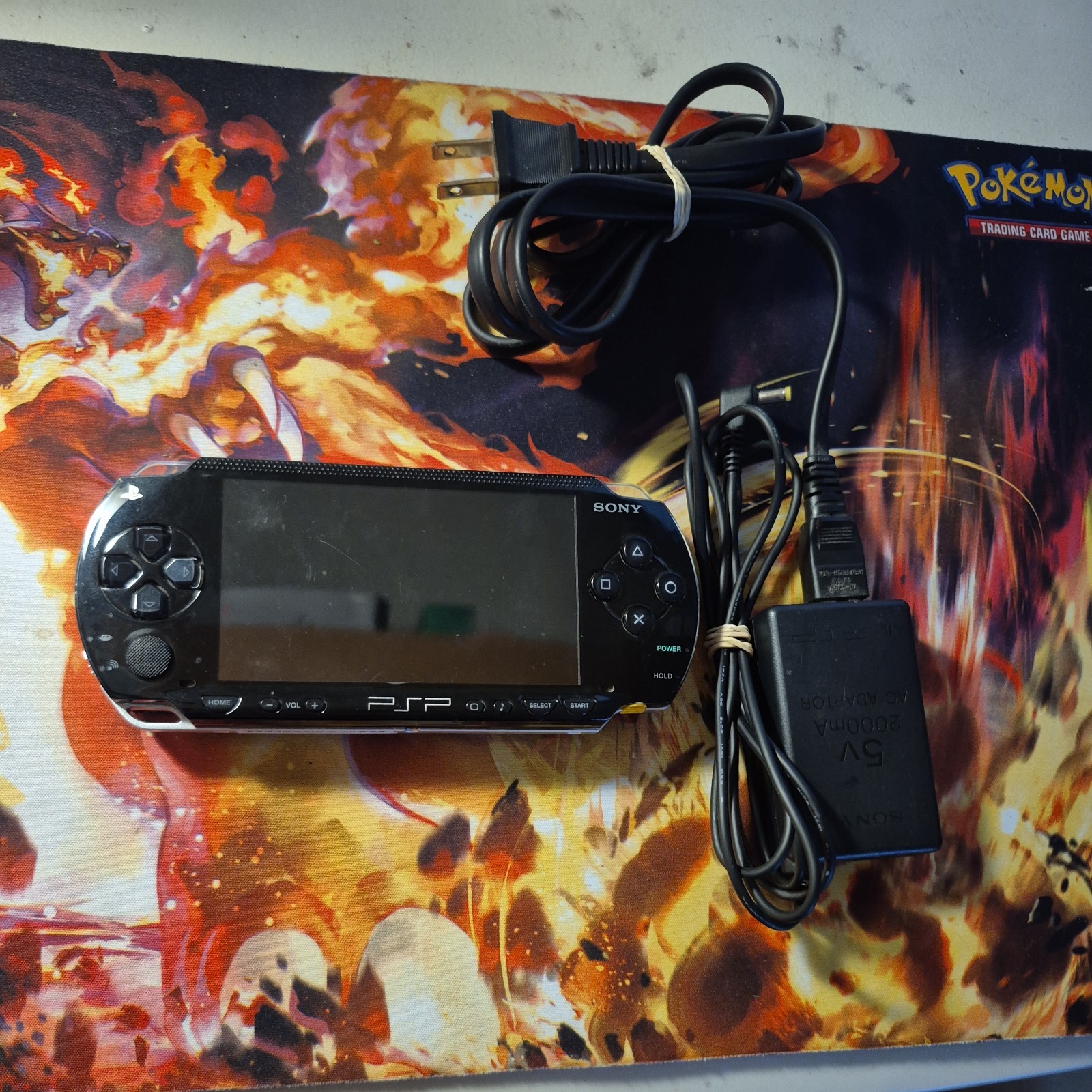 Sony PSP-1001 Black Handheld Console W Charger PSP-1001 and 1 GAME included