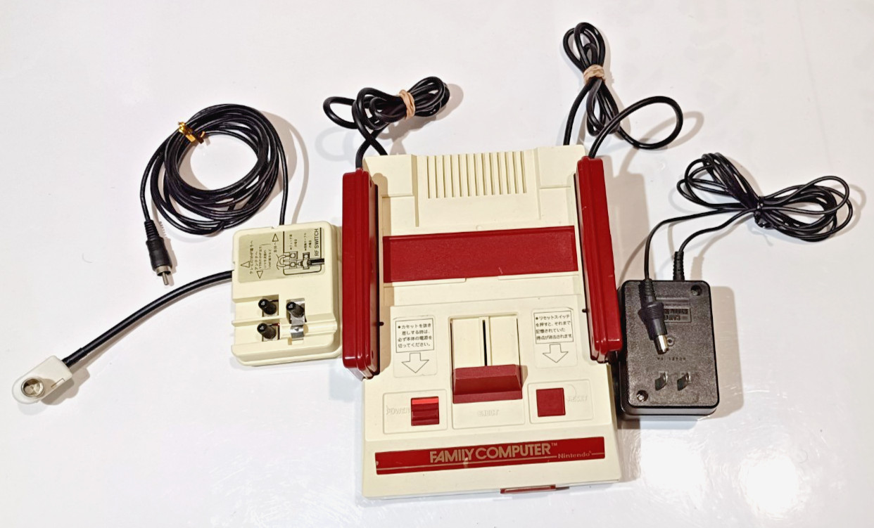 Nintendo Famicom Console System (Japanese NES) HVC-001 NTSC-J with Cables