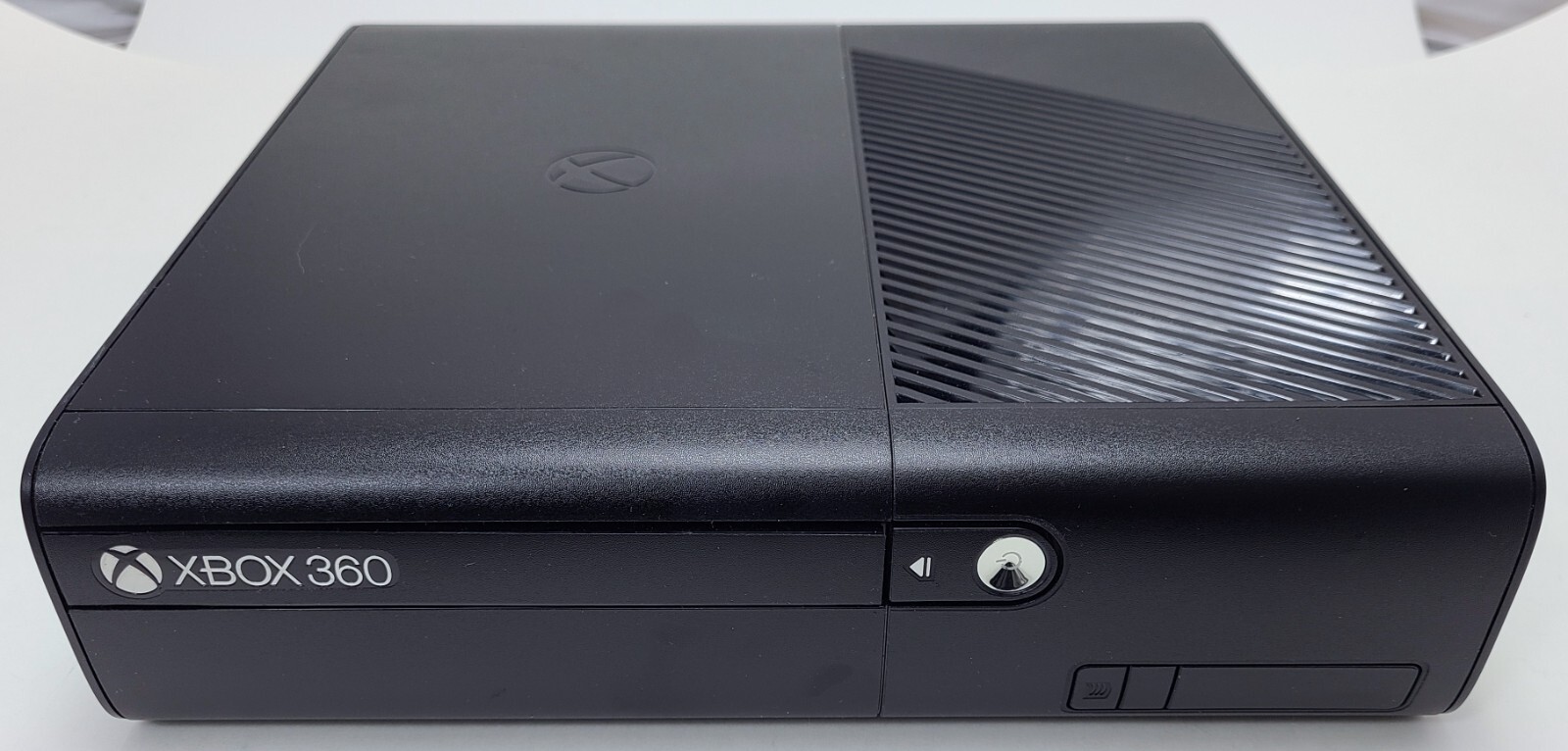 Microsoft XBox 360E Gaming System BLACK Video Game Console 4GB Bundle XBOX 360 E