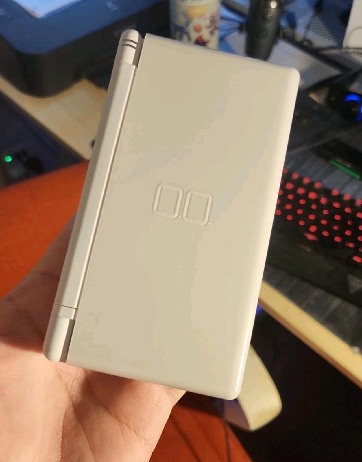Nintendo DS Lite Handheld System – White (Bottom Screen Corner Issue)