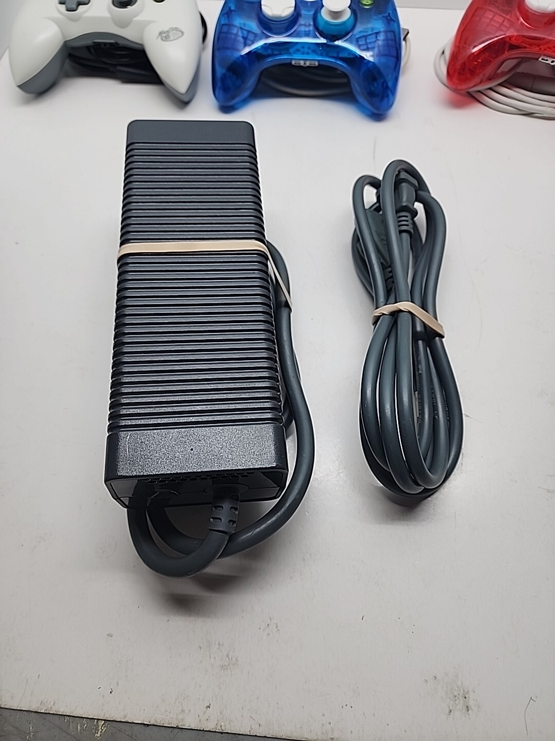 Original Microsoft Xbox 360 Pro System Bundle 120GB HDMI (NOT WORKING RIGHT)