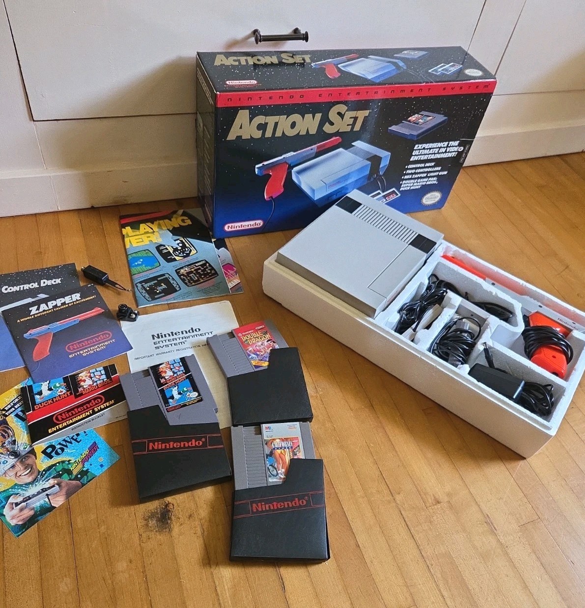Nintendo NES Action Set Blue Box Mario Duck Hunt Cords Controlers Zapper +++