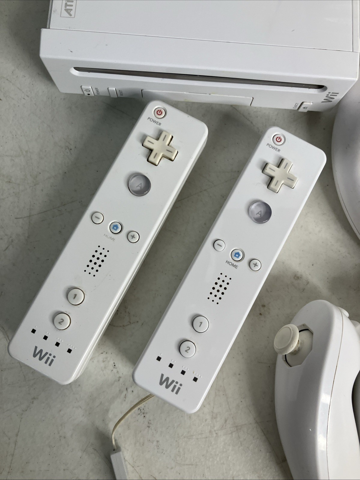 Nintendo Wii Bundle, 2 Controllers 10 Games Mario kart Play Super Kart GP Rock