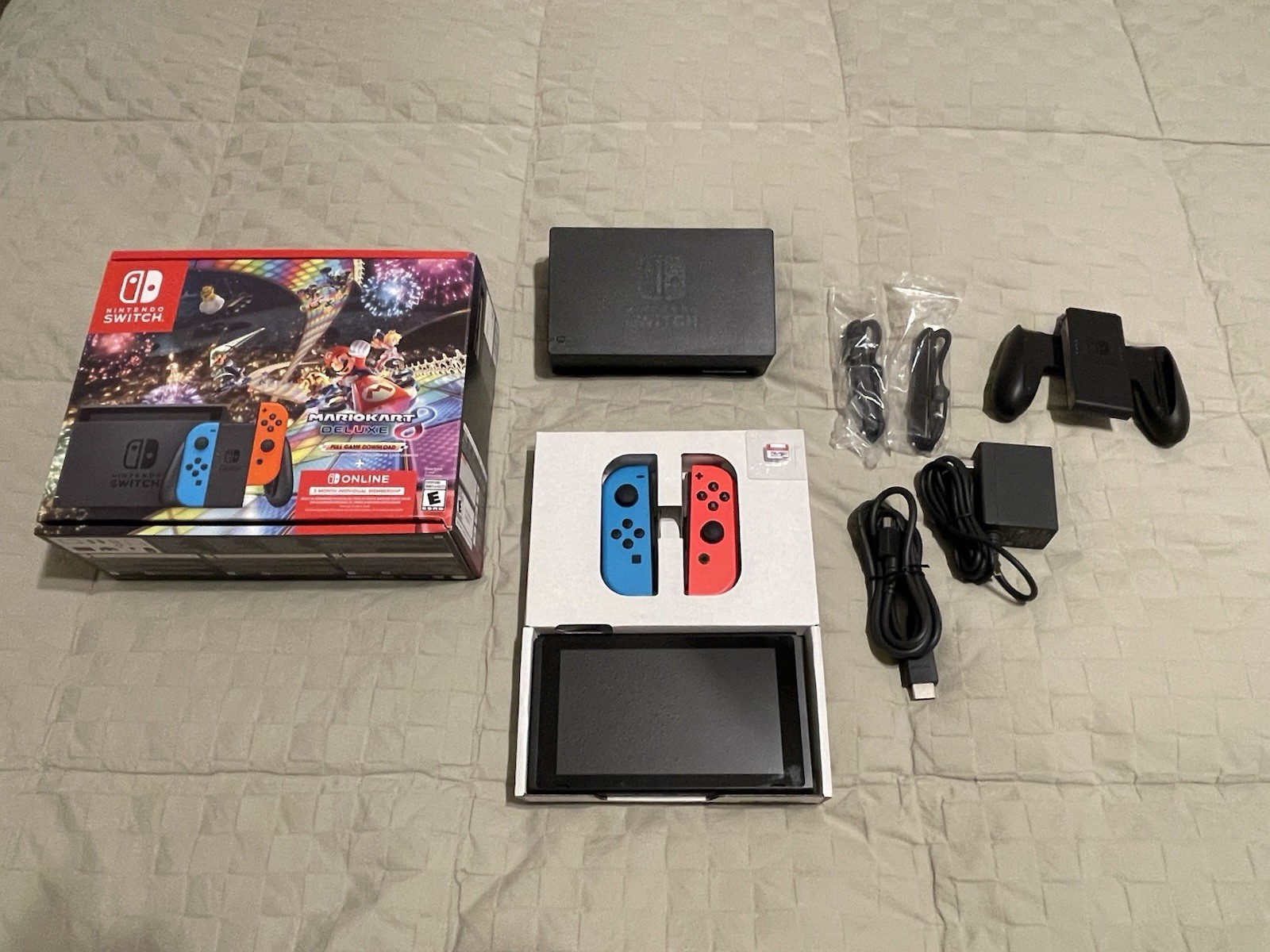 Nintendo Switch , 256 Micro SD, Pro Controller , Extra Dock, Case, EXCELLENT