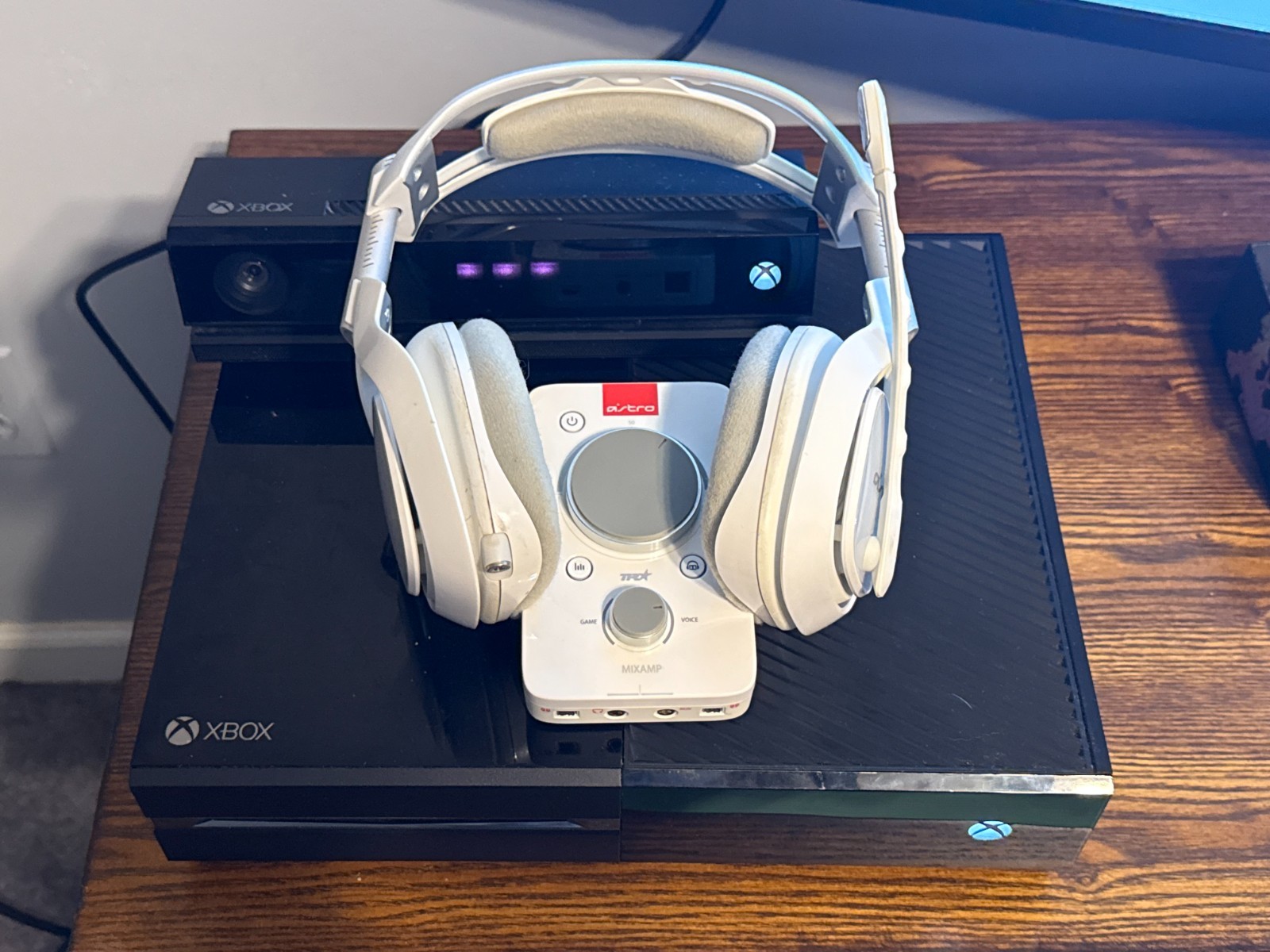 XBOX ONE 500GB W/ KINECT — ASTRO A40 TR W/ MIXAMP PRO — BUNDLE & SAVE