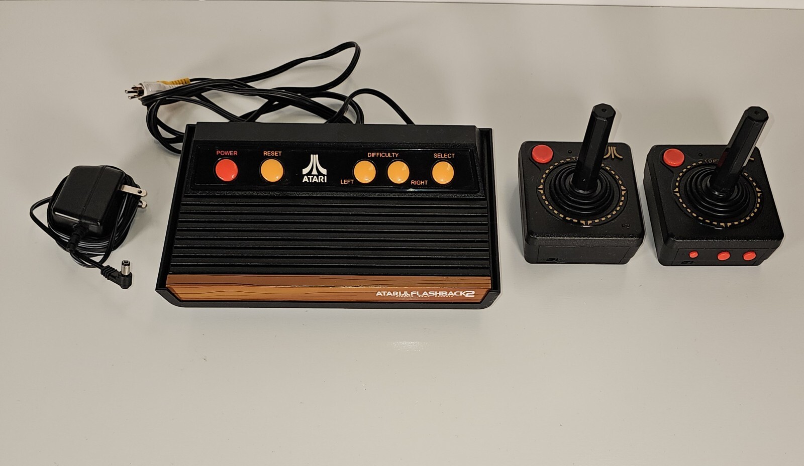 Atari vintage Flashback 2 video game console 2 wireless controllers power supply