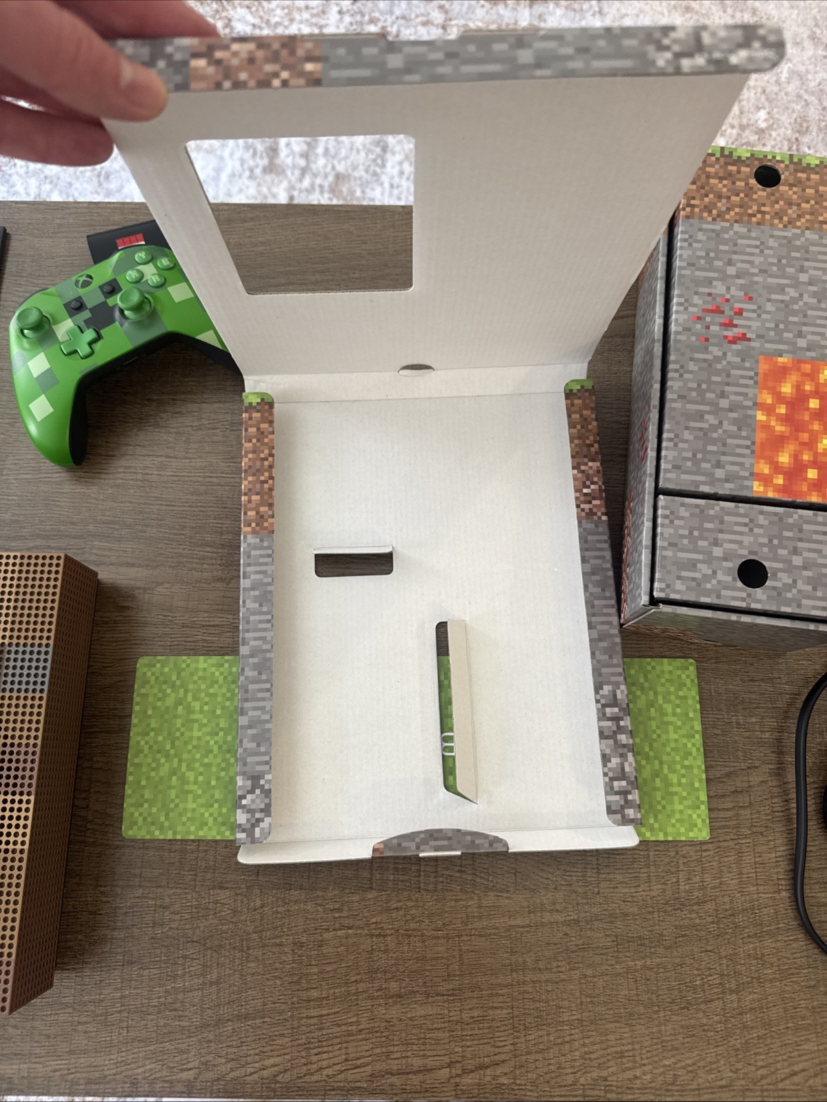 Xbox One S Minecraft Console Creeper Controller Complete CIB Box Stand Inserts