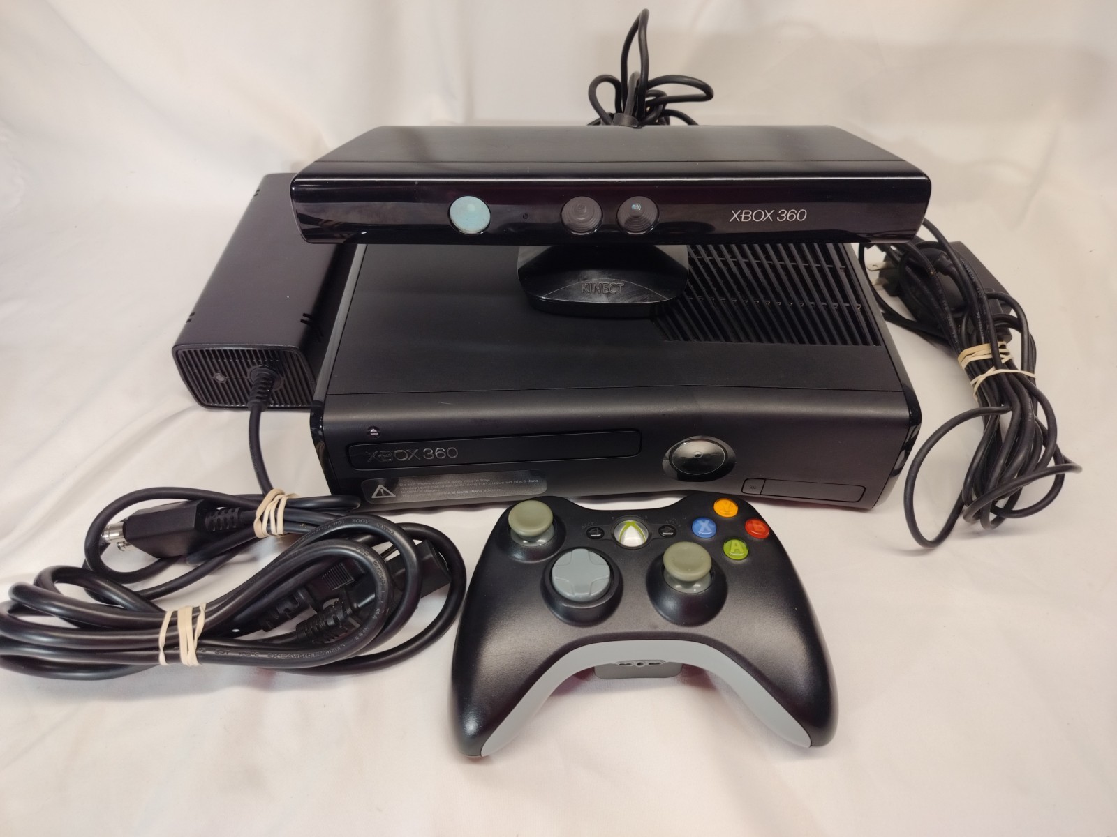 Microsoft Xbox 360 S Slim Model 1439 – Console & Kinect Bundle 4GB Tested