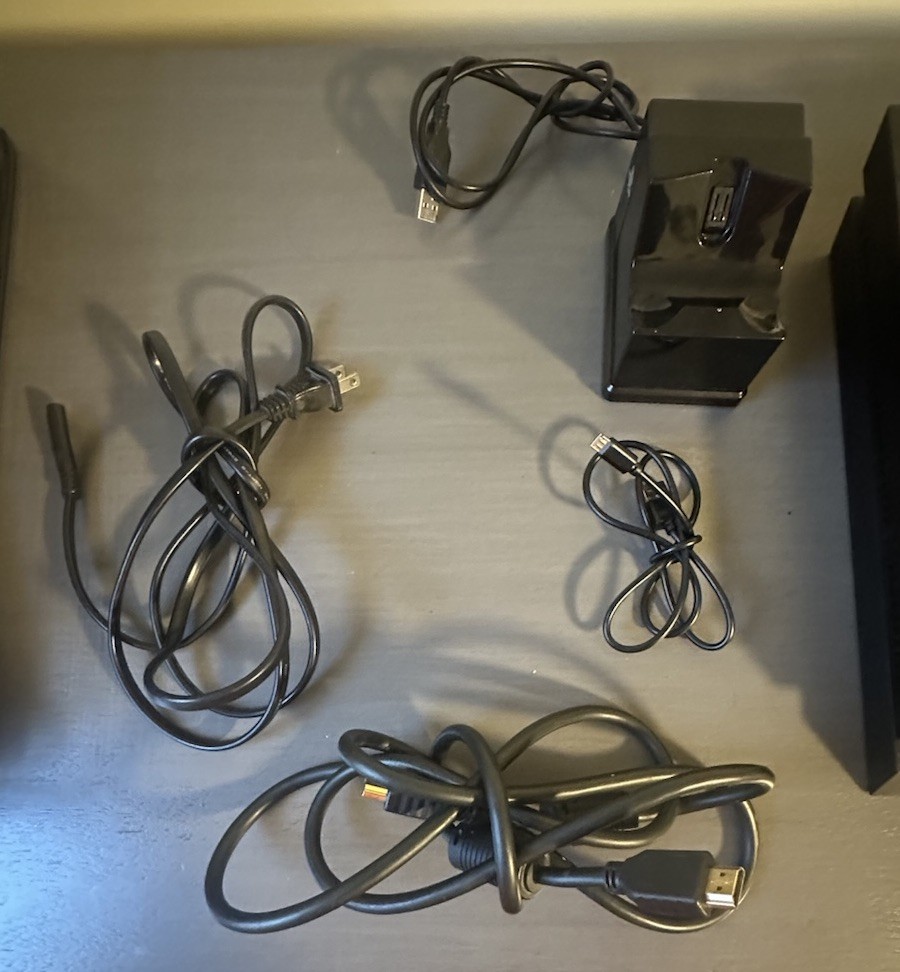 500GB PS4 CONSOLE-TESTED & WORKING-2 CONTROLLERS + HDMI + POWER + CHARGING CABLE
