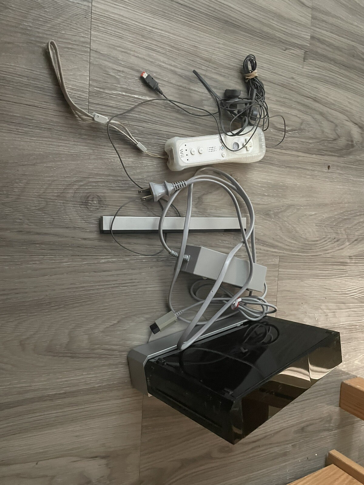 Nintendo Wii works Great Please Ask Any Questions