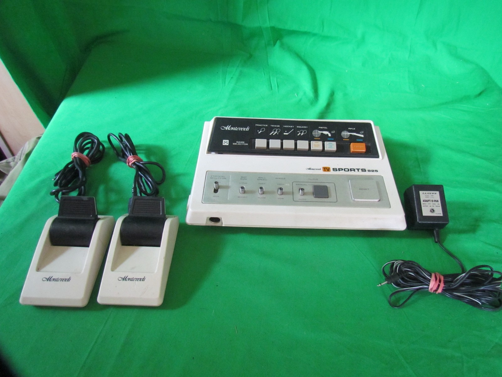 Vintage Monteverdi TV Sports 825 Model E825A Video Game Console w/Controllers