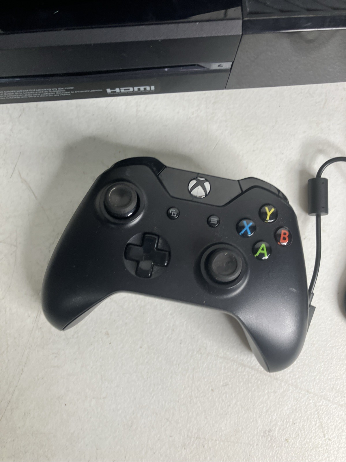 Microsoft XBOX ONE 1540 Console Bundle – 500GB Black Kinect 10 Games Gears O War