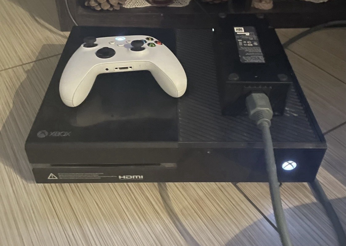 Microsoft Xbox One 1TB Black Console with Great Cables and White Controller
