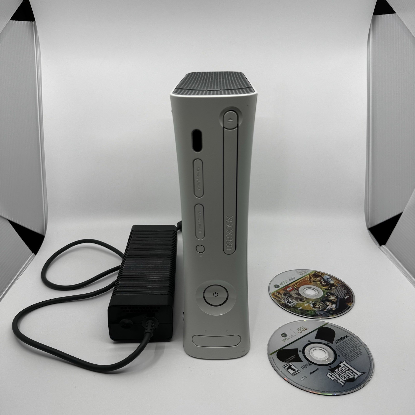Xbox 360 S Slim Model 1439 White Console W/Controller No Hard drive Tested Works