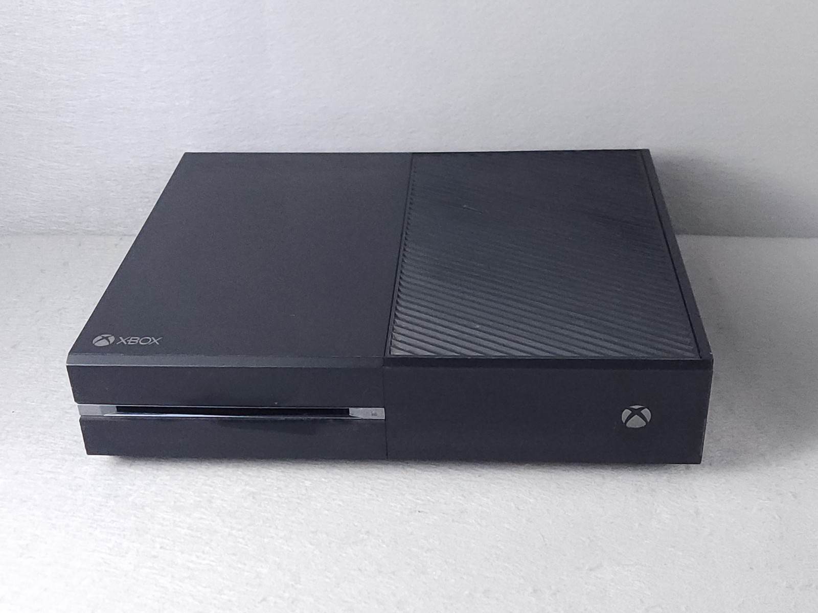 Microsoft Xbox One Console 1540 For Parts Repair – Light Flashes Wont Stay On