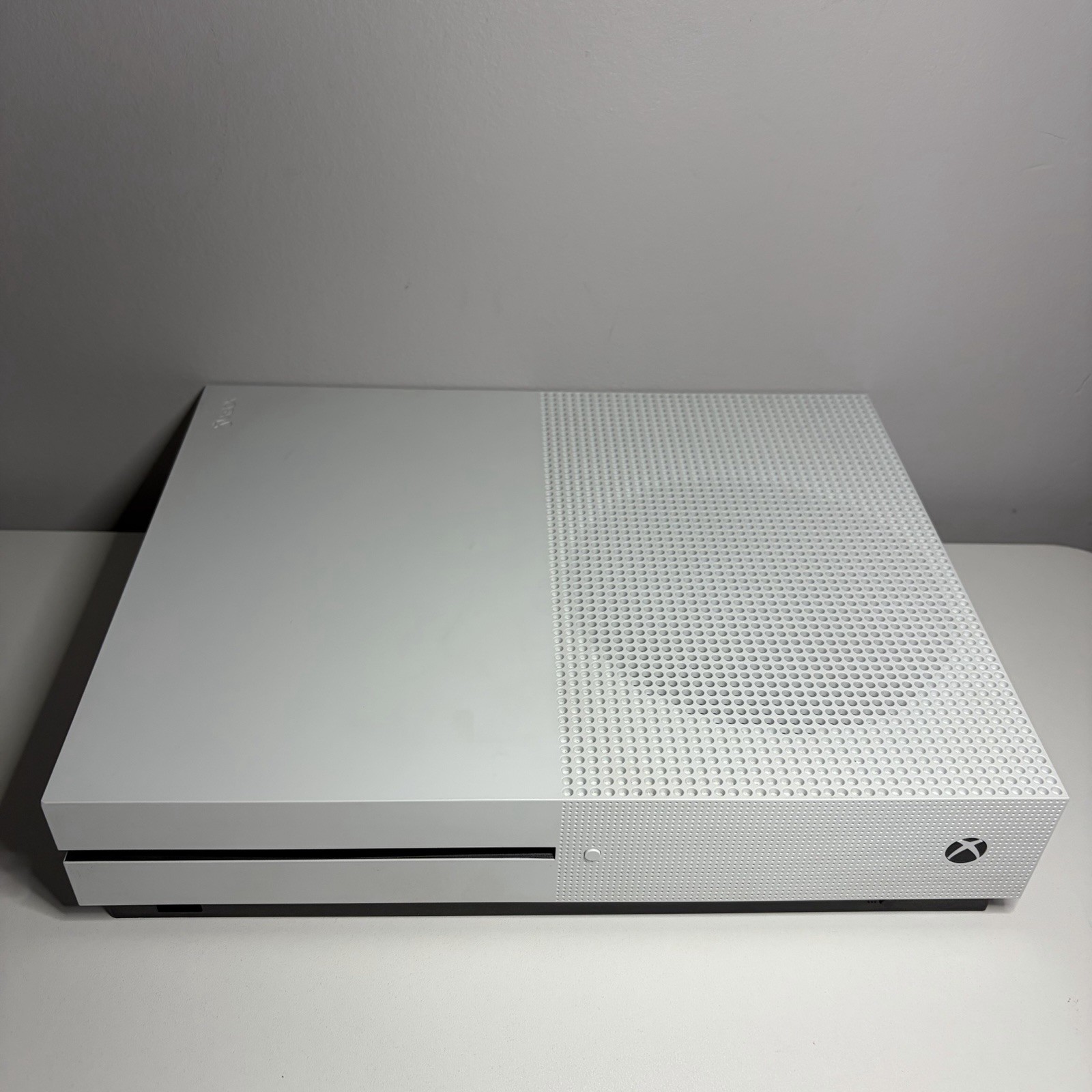 Microsoft Xbox One S 500GB Video Game Console+ Controller And Game