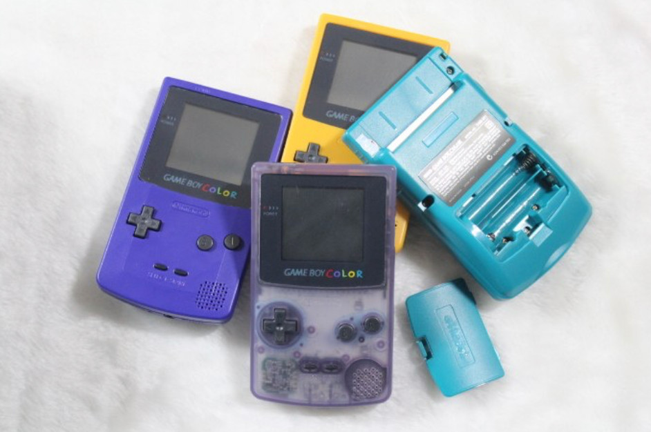 Nintendo GBC Retro Handheld System + Charger + Game (Tested)