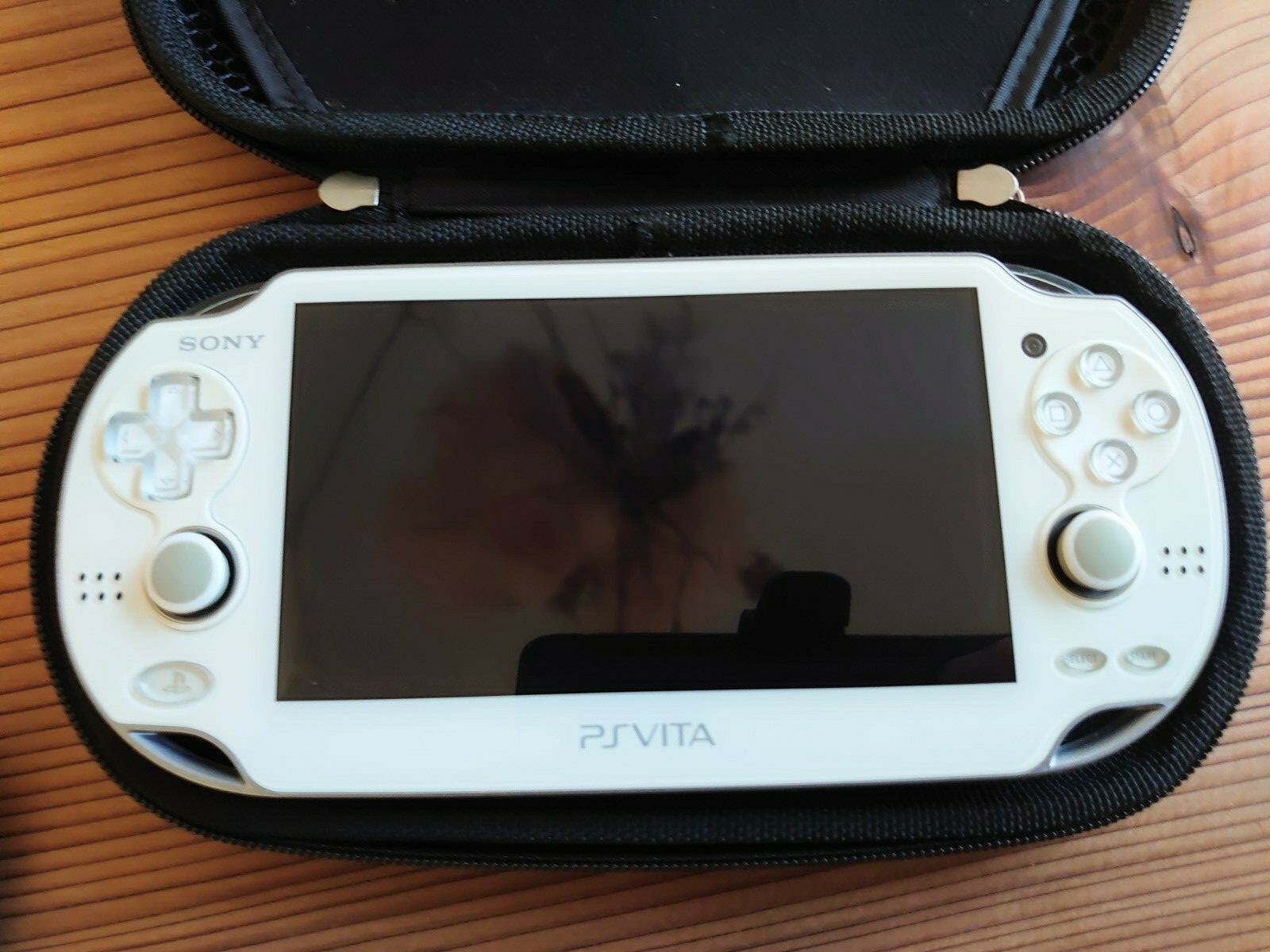 Vita 3G / Wi-Fi Model Crystal White OLED PCH-1100 AB02 Console + USB ,Pouch