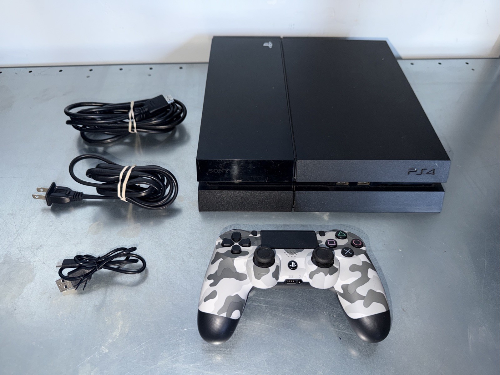 Sony PlayStation 4 Gaming Console – With Controller – TESTED! CUH-1001A 500 GB