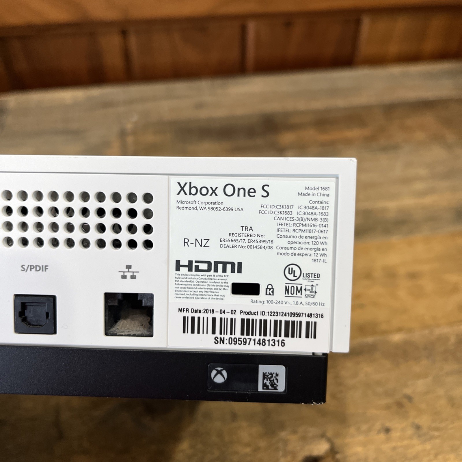 Microsoft Xbox One S 1TB Console – White Model 1681 w/Controller, Cords & Game