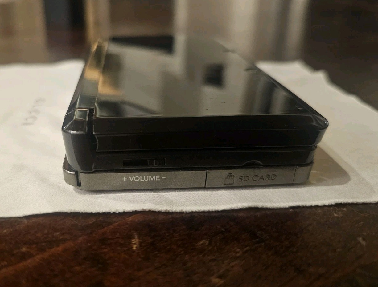 ​MINT Nintendo 3DS Cosmo Black -No Hinge Wobble – Day 1 Screen Protectors -ADULT