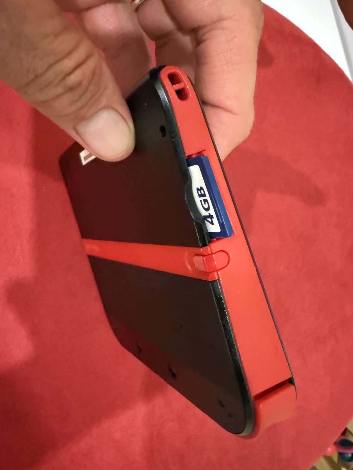 Nintendo 2DS – Crimson Red