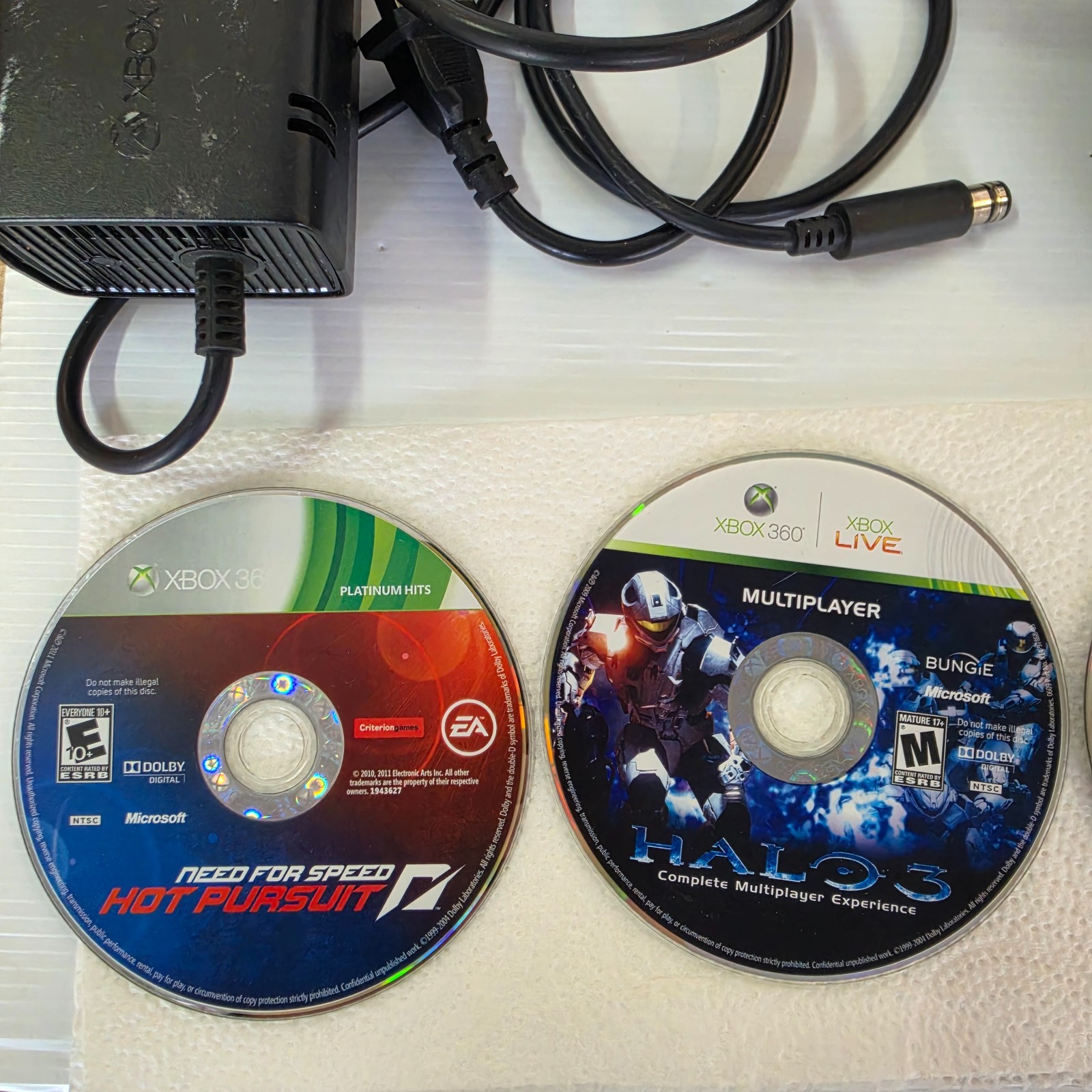 Xbox 360E Game Console Bundle – Controller, cable, games, – working
