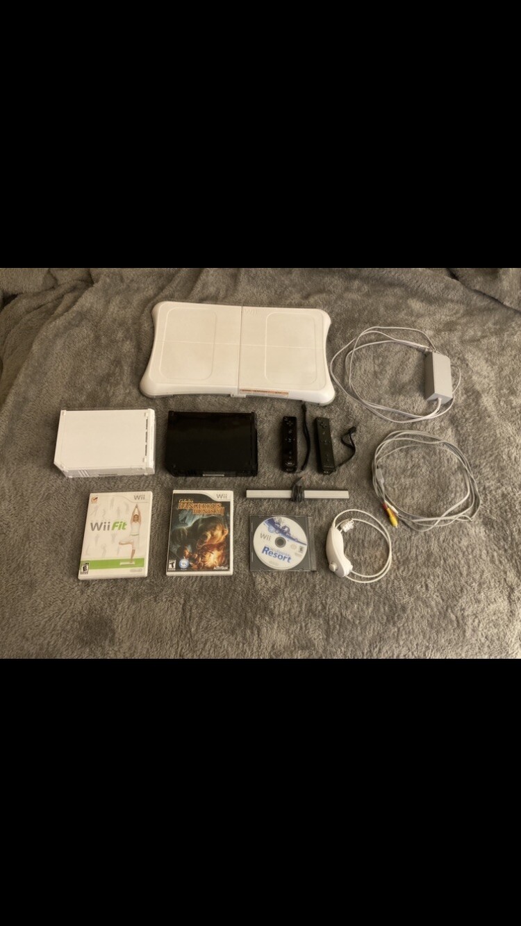 white nintendo wii (WORKING) and black nintendo wii (FOR PARTS) ￼with games