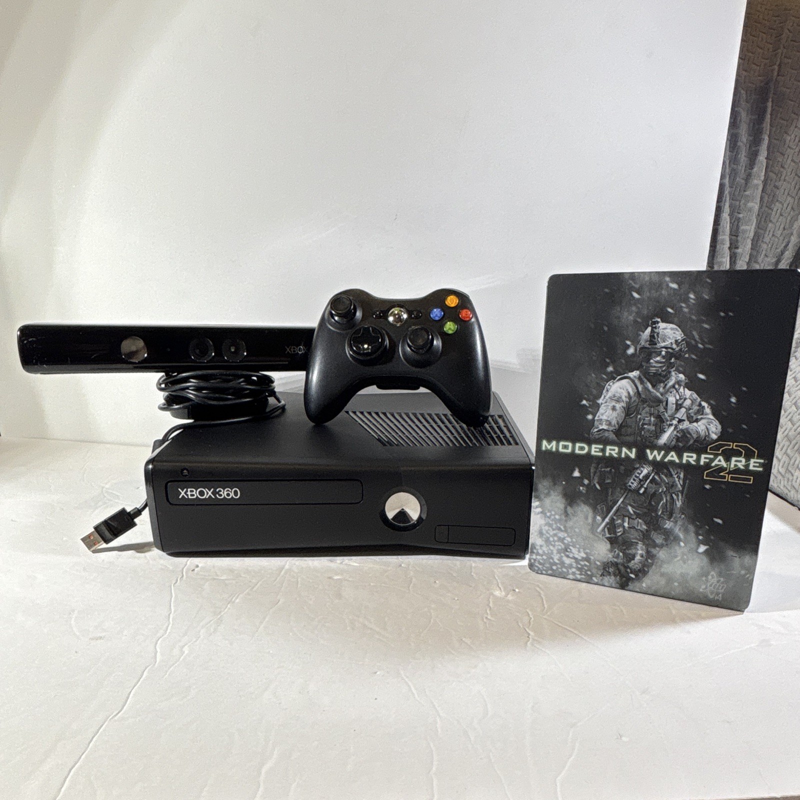 Microsoft Xbox 360 S 1439 Black 320GB w/ Kinect, Controller, Modern Warfare 2