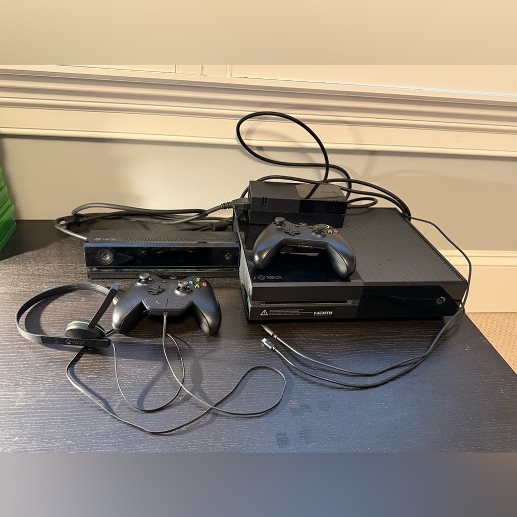 Xbox One 365 GB Console, Kinect, Controllers, Headset, Power Supply, Games