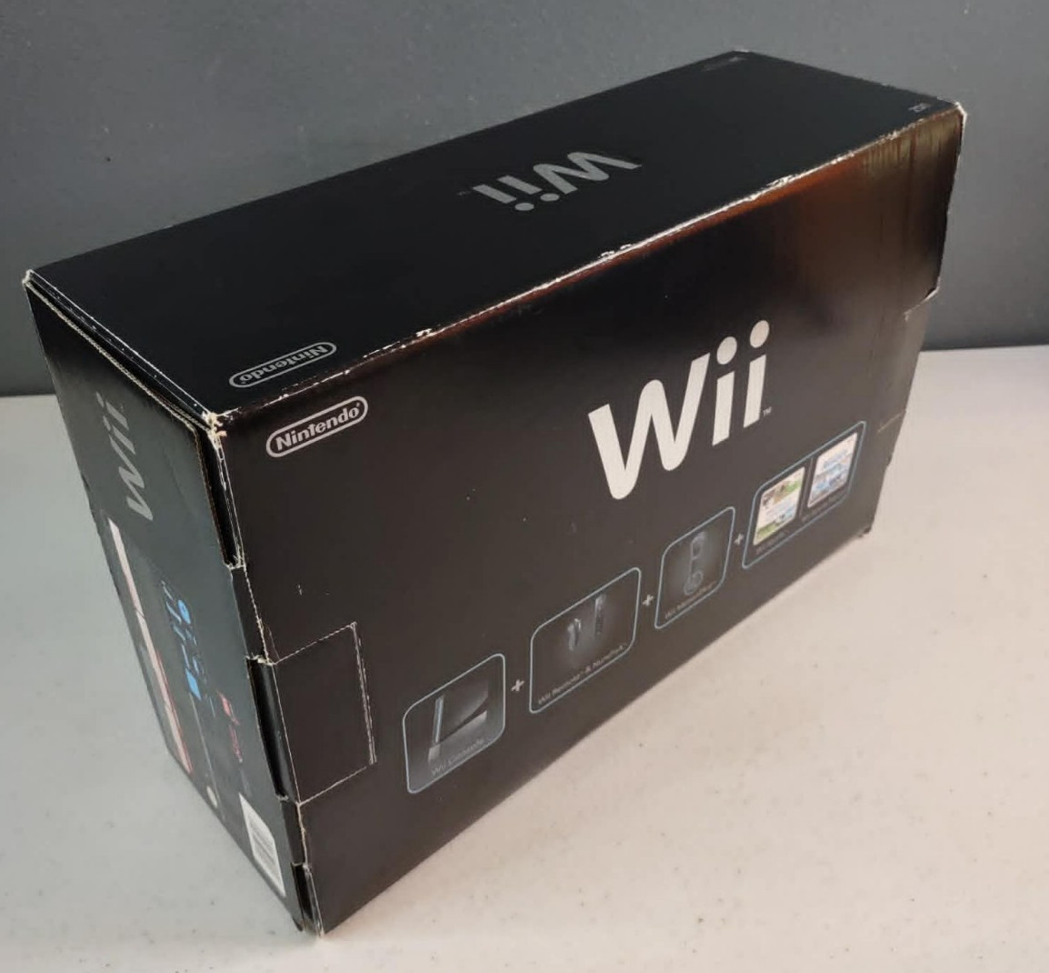 Nintendo Wii Black Console Bundle W/ Box/Cables/Sensor Bar/Controller/Stand/Game