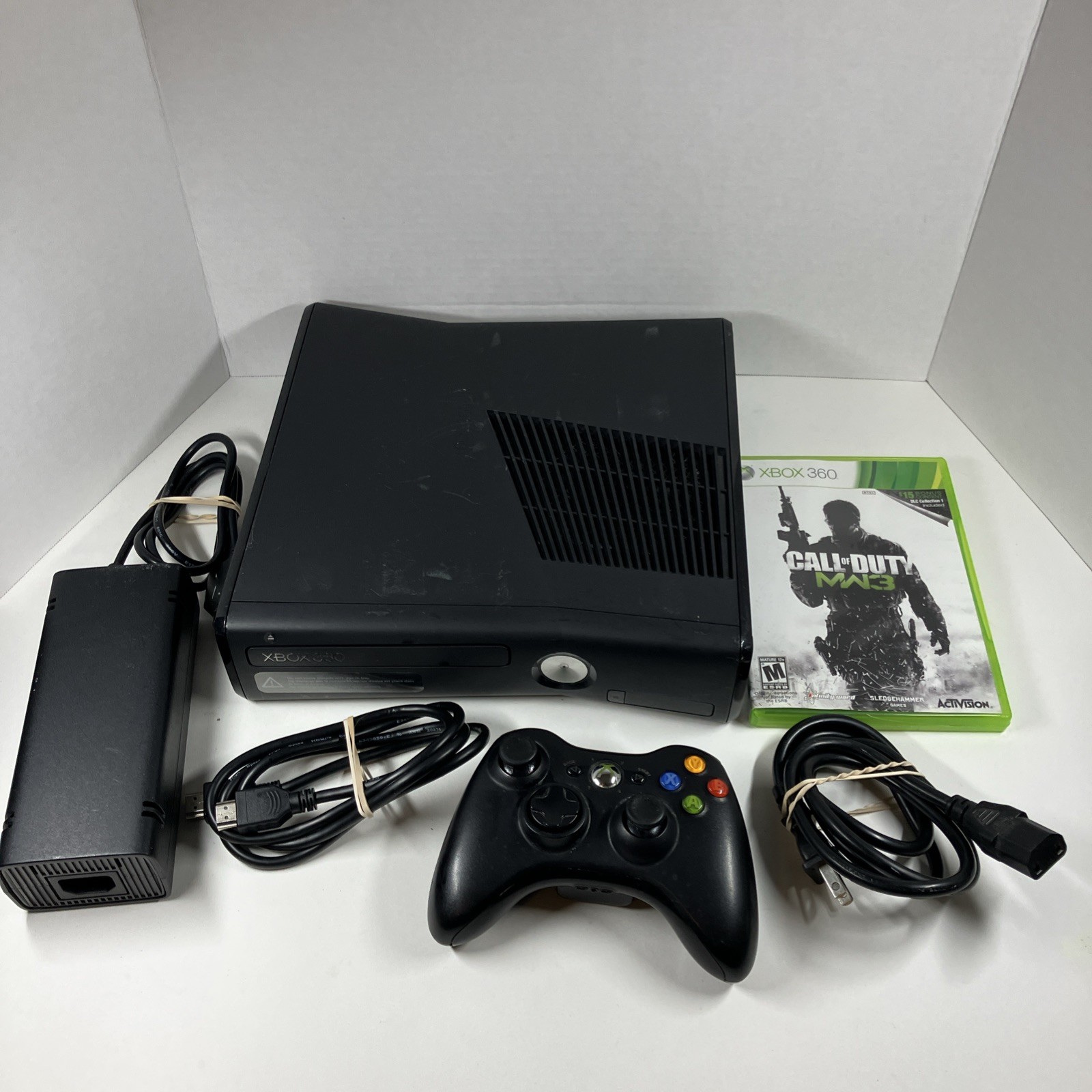 Microsoft Xbox 360 S 1439 Console Cables Controller Game