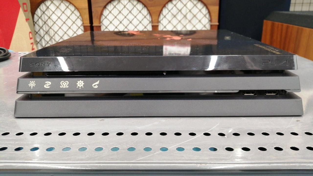 Sony PlayStation 4 Pro CUH-7100B Monster Hunter World Rathalos Home Console