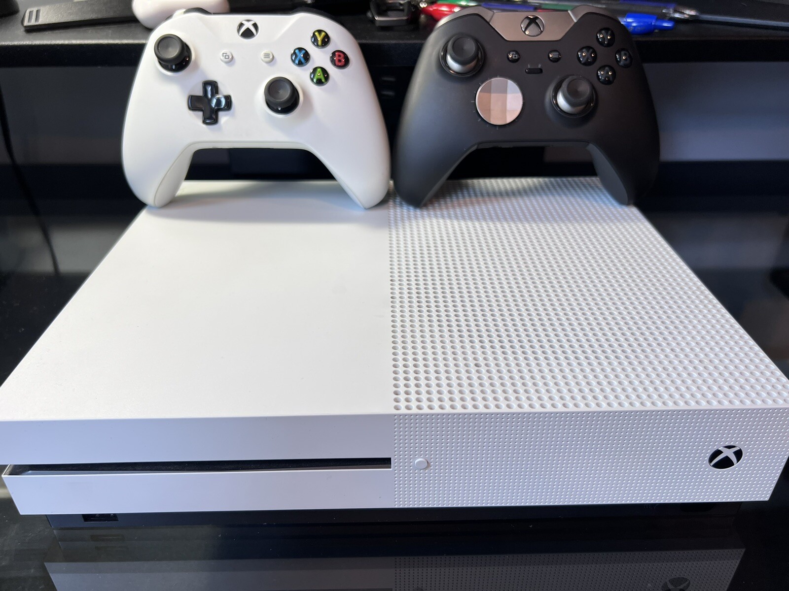Xbox One S 1TB Console – White + xbox elite controller + xbox controller + games