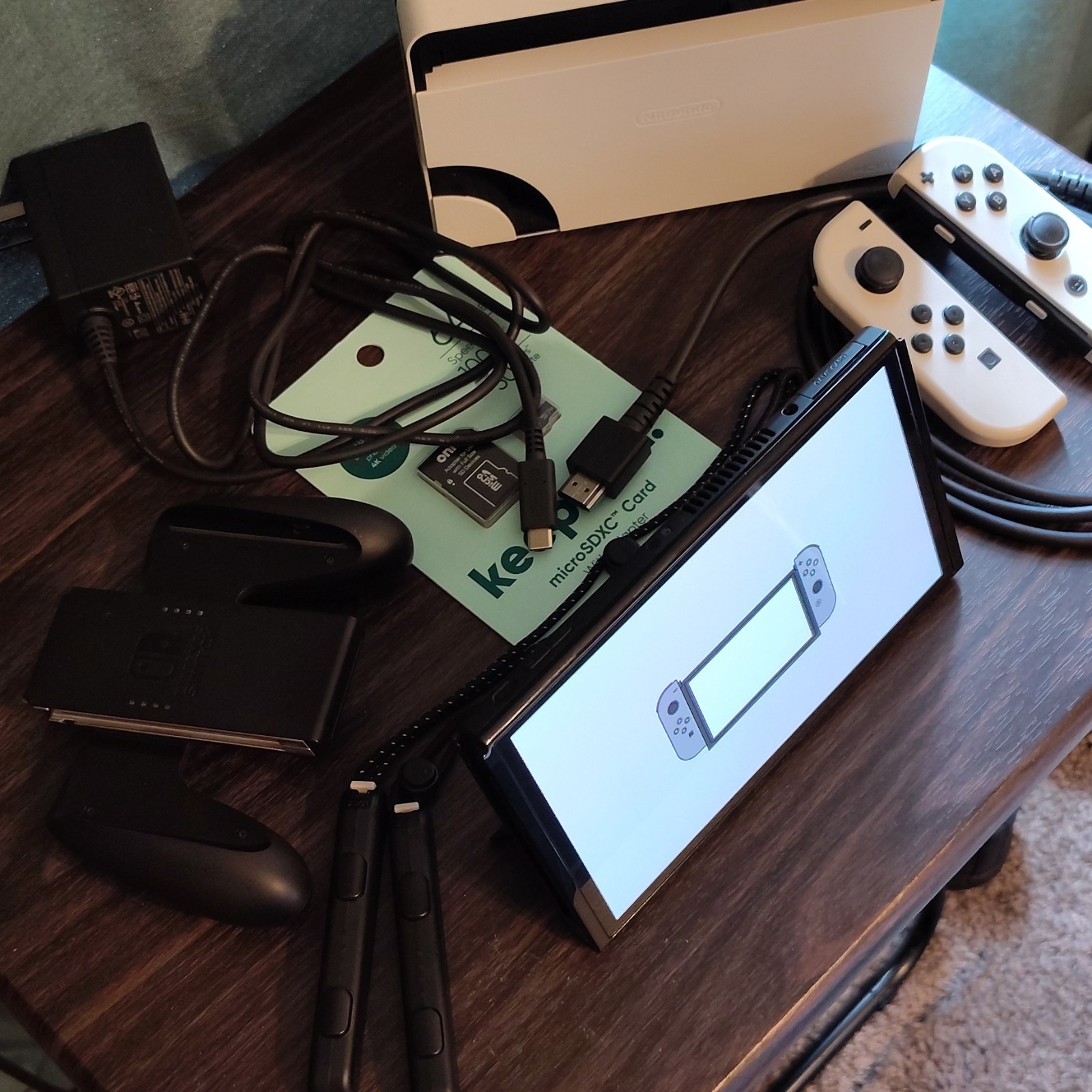 Switch OLED (Excellent Condition) Bundle With 64gb Sd Card And Adapter
