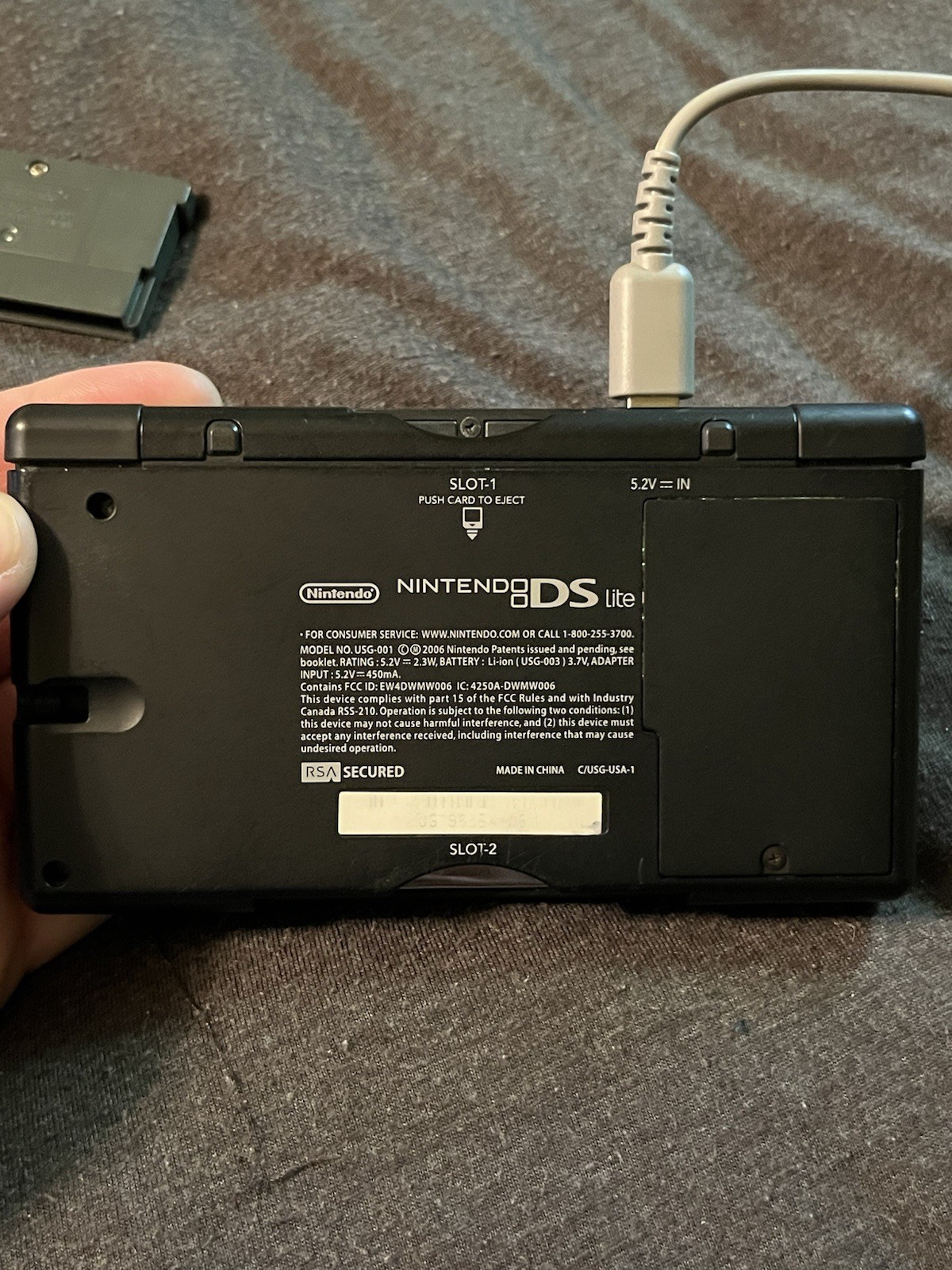 Nintendo DS Lite Crimson Red/Black Some Pixels On Screen Isn’t Working.