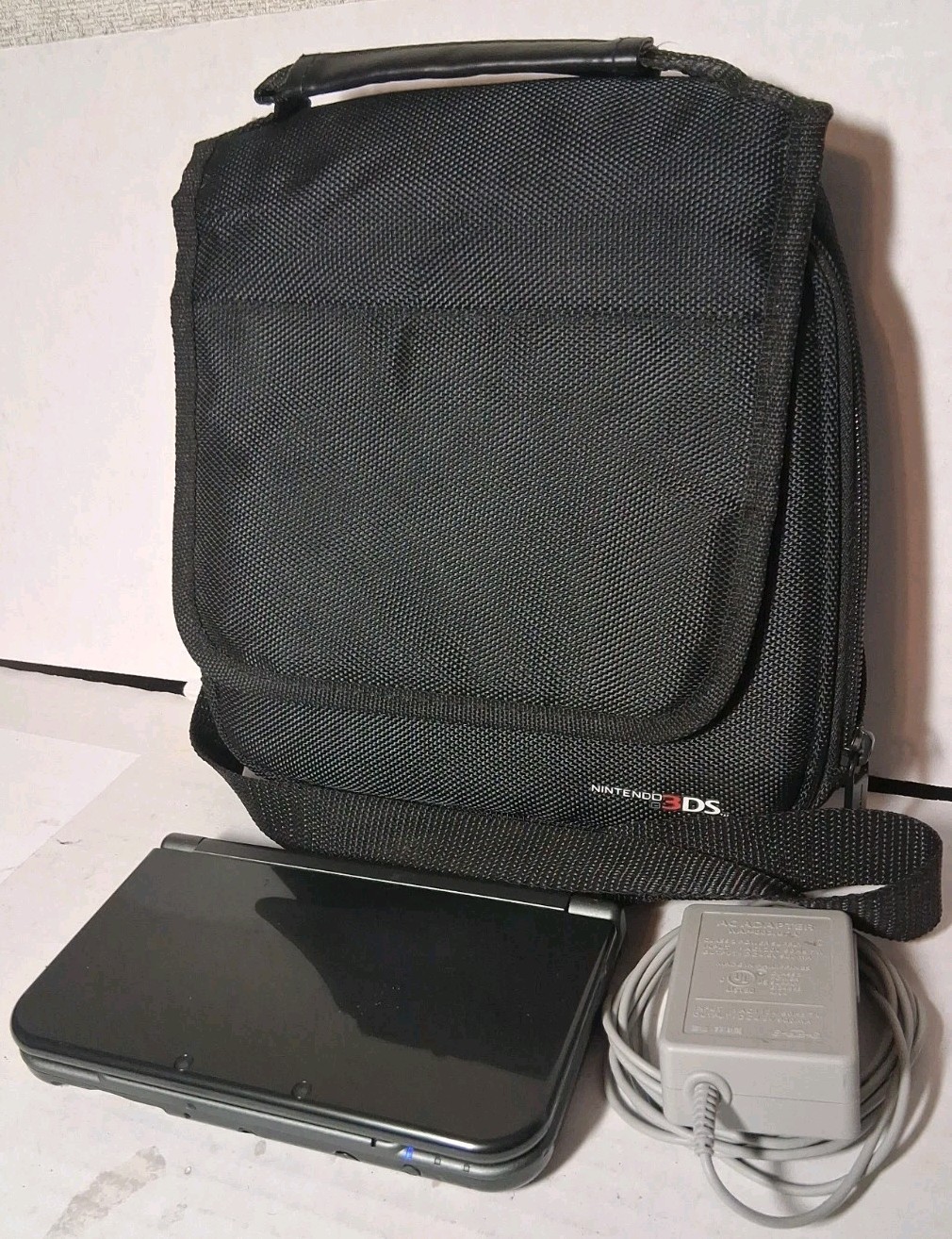 Nintendo 3DS XL Black Handheld System 3D w/ Charger/Stylus And Case Works NICE!