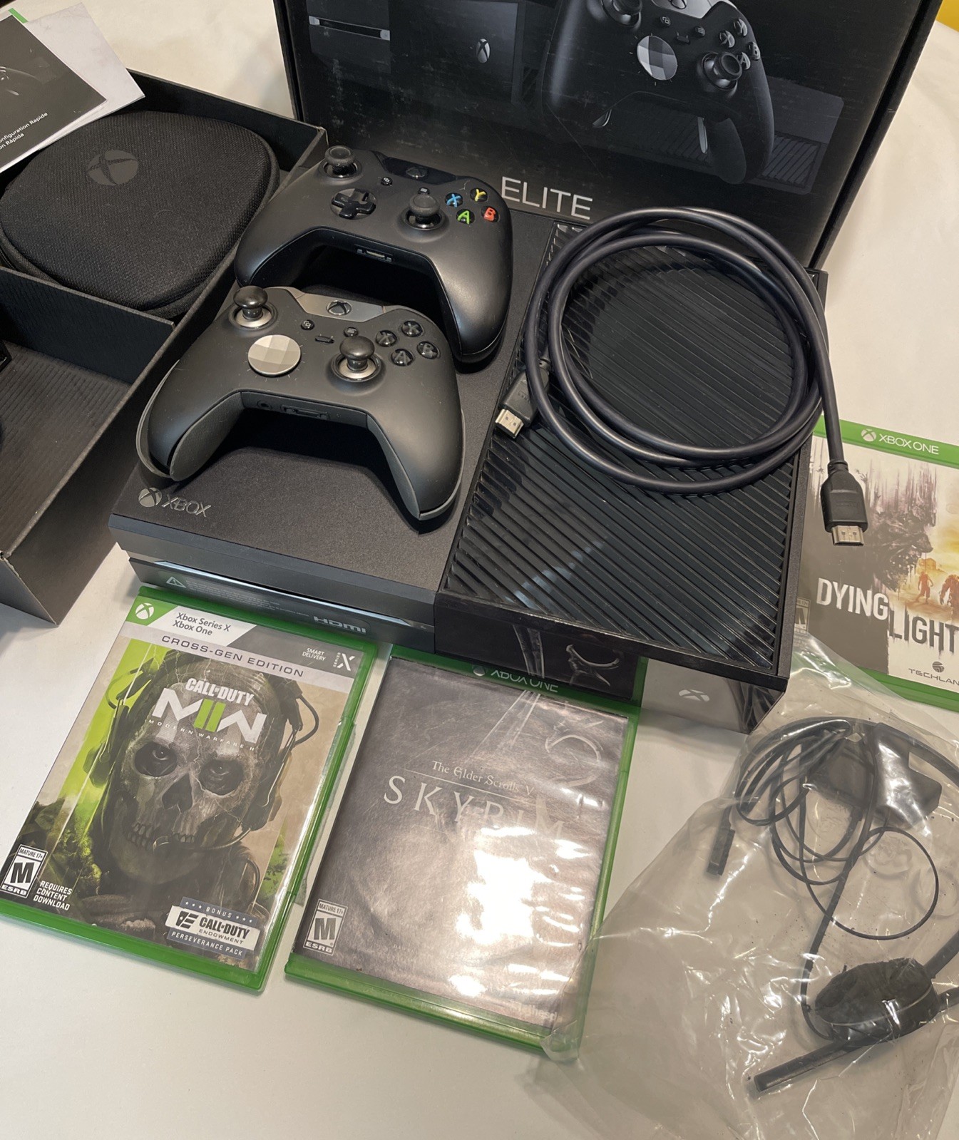 Xbox One Elite 1TB Console Bundle CIB Elite Controller 2 Controllers 3 Games