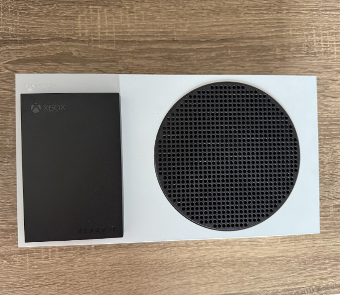 Xbox Series S 512GB Bundle + 2TB Seagate Storange + 2 NEW Controllers + Extras